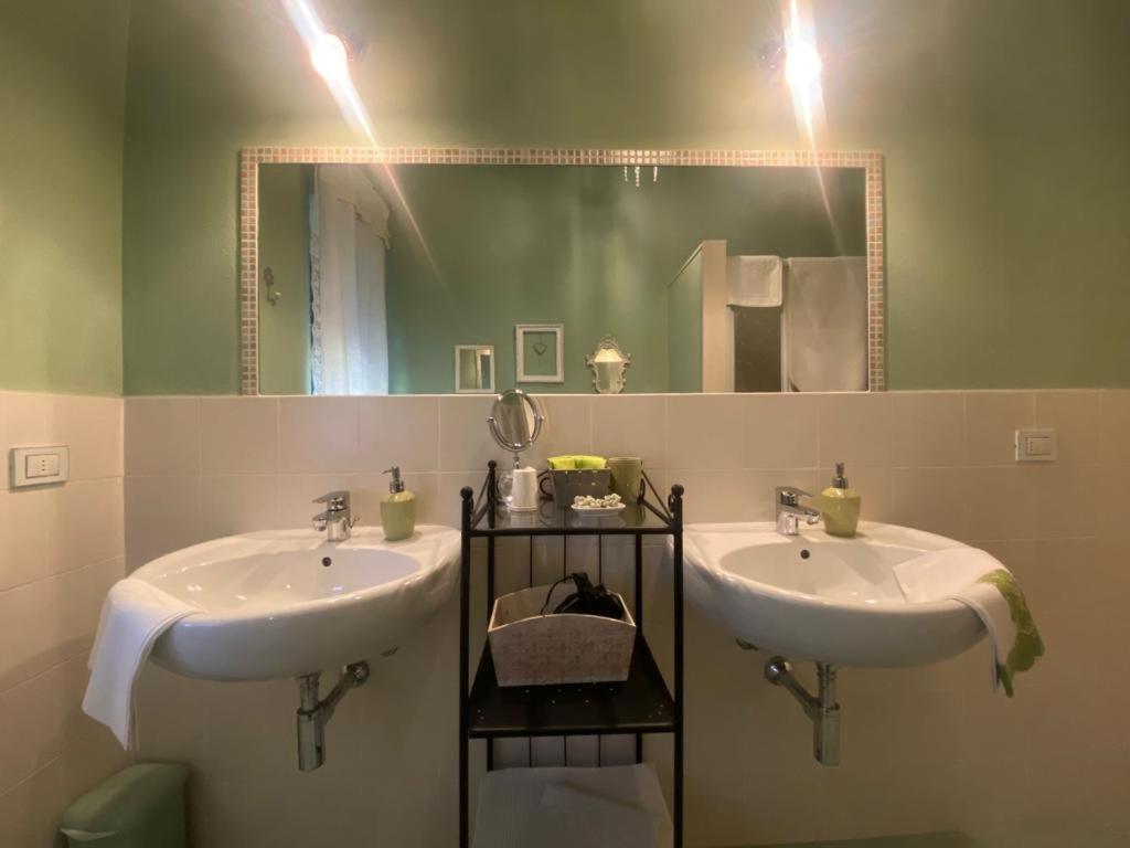 Bed & Breakfast Cascina Beatrice Rodello Exterior photo